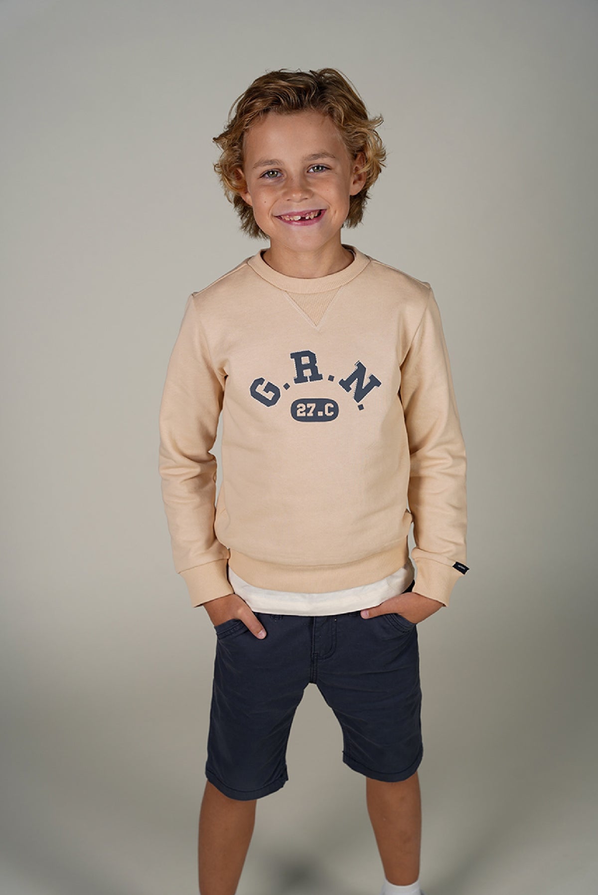 OLIVER Pullover. Austergrau