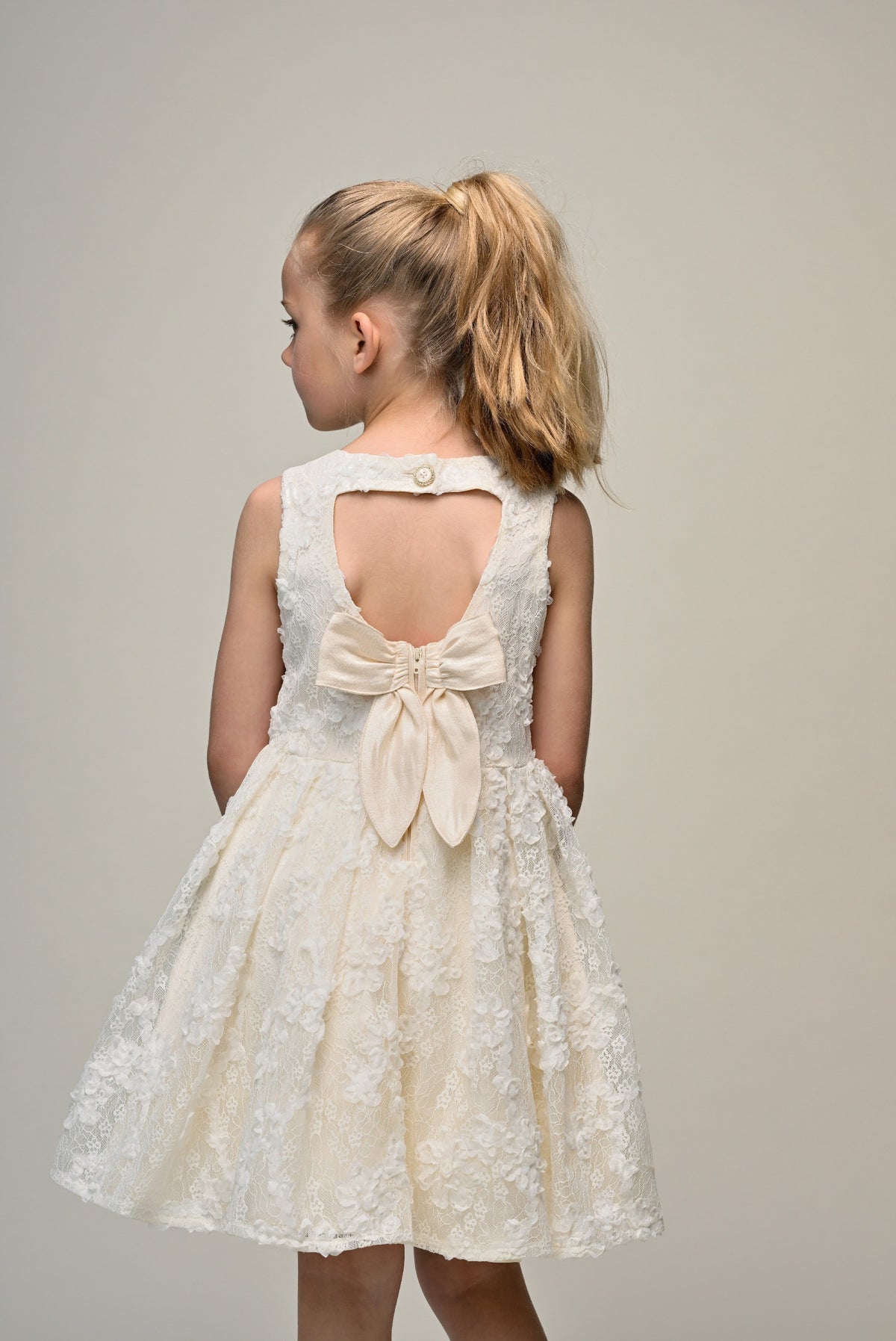 SOLUNA open-back jurk. Pearl